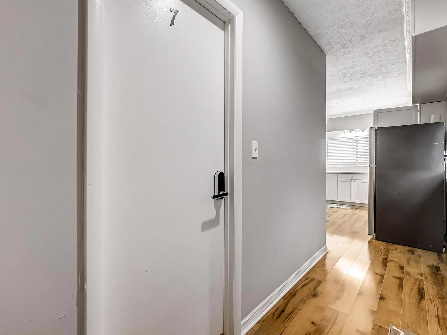 4 bed, 4.0 bath, 2098 sqft, $702 — Photo 3