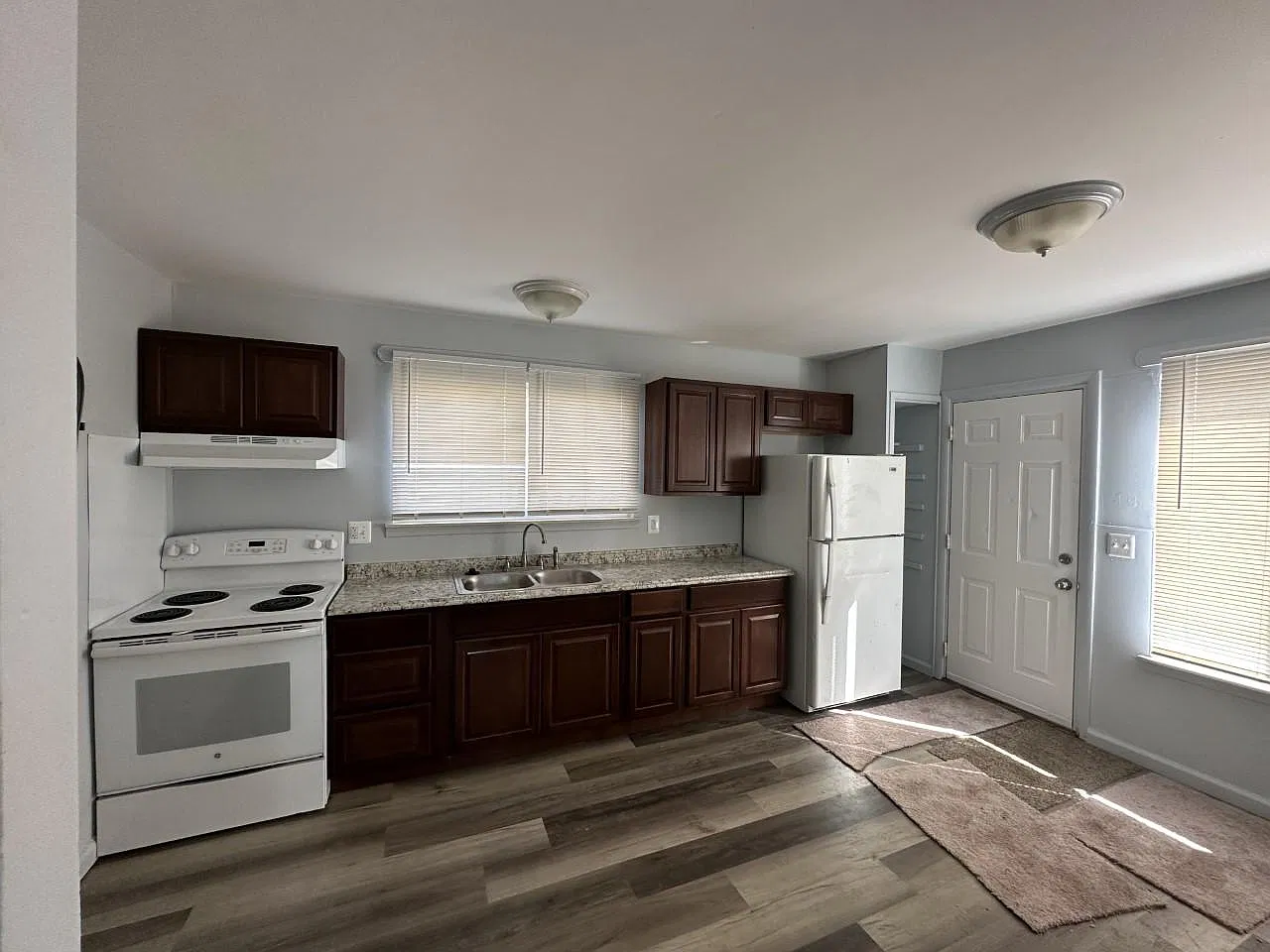 3 bed, 840 sqft, $1,700 — Photo 2