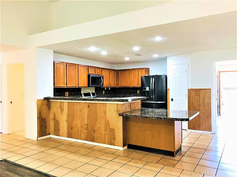 1005 Aviles Ct — Photo 6