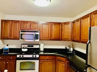 1069 Morning Glory Dr, Monroe Township, NJ 08831