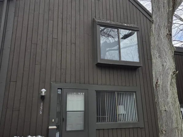 156 Carberry Hill Ct, Kalamazoo, MI 49006