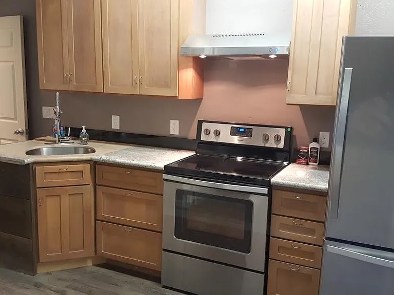 701 De Long Ave — Photo 3