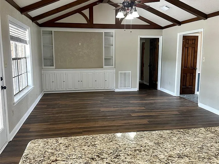 103 Wroxton Dr — Photo 8