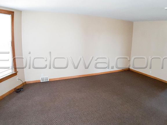 4th image of 204 31st St NE #B
