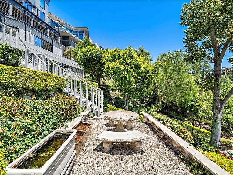 228 Hazel Dr — Photo 42