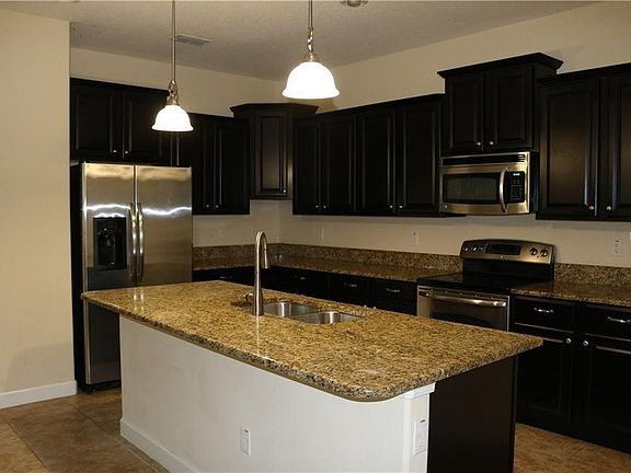 3rd image of 1854 Thetford Cir