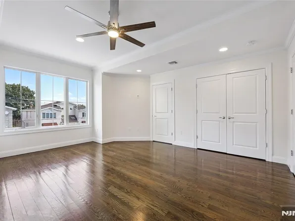 284 Knox Avenue image 5 of 12