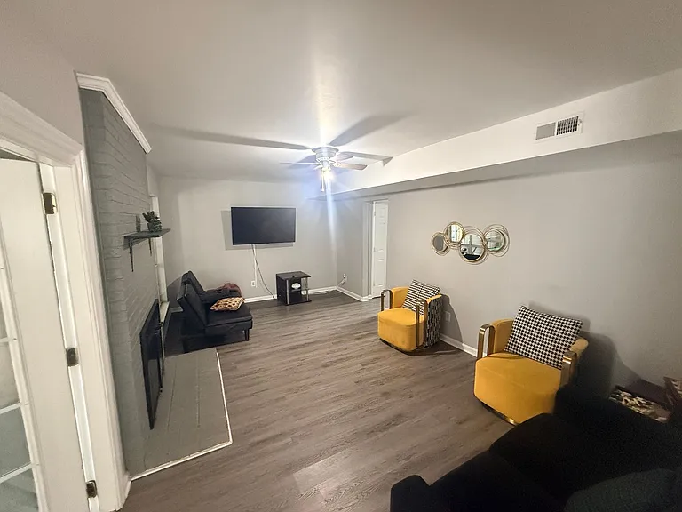 9501 Pondside Ln — Photo 7