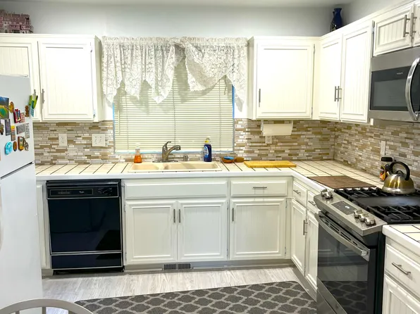 965 Sandalwood Dr, Lake Arrowhead, CA 92352