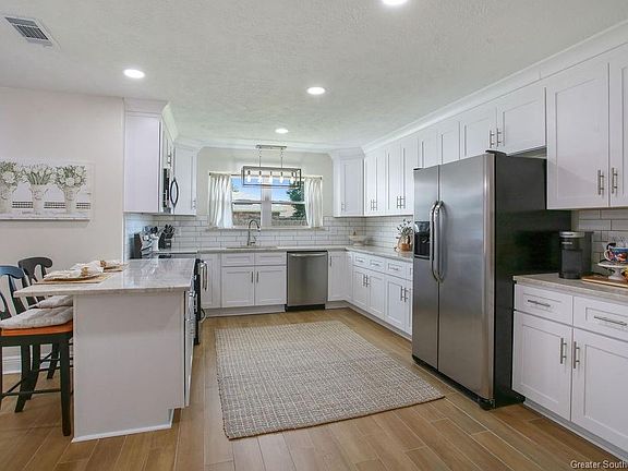 5th image of 908 Aberdeen Dr