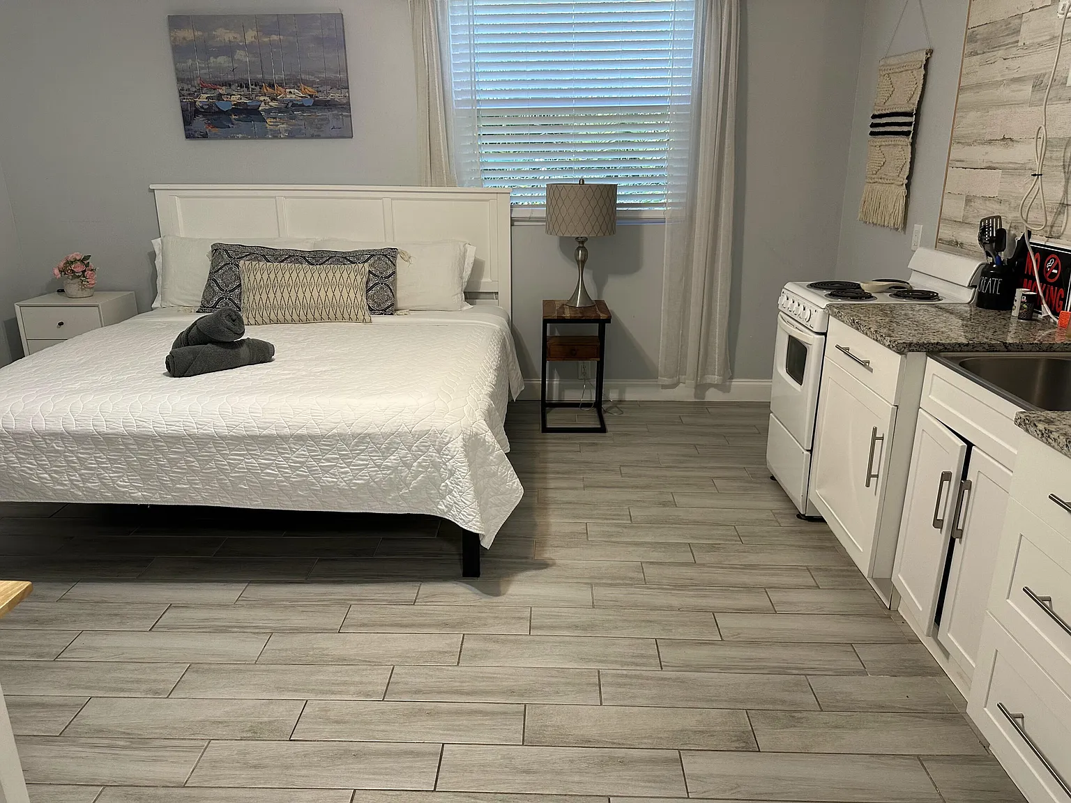 Studio, 1.0 bath, 350 sqft, $1,575 — Photo 3