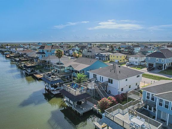 4th image of 132 Tarpon St