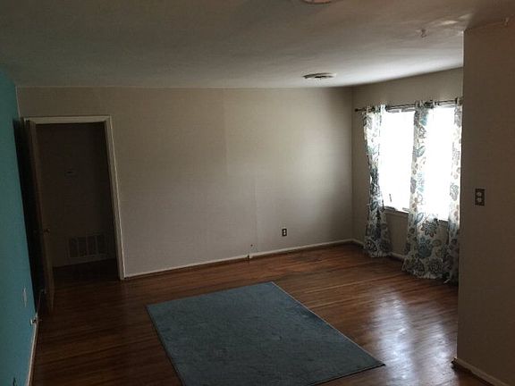 3rd image of 201 Cypress St