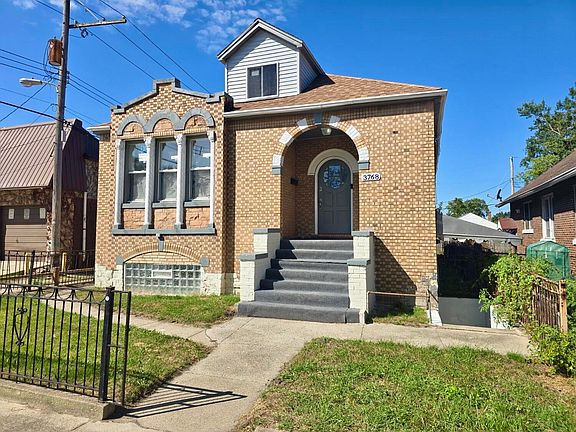 3rd image of 3768 Jefferson St