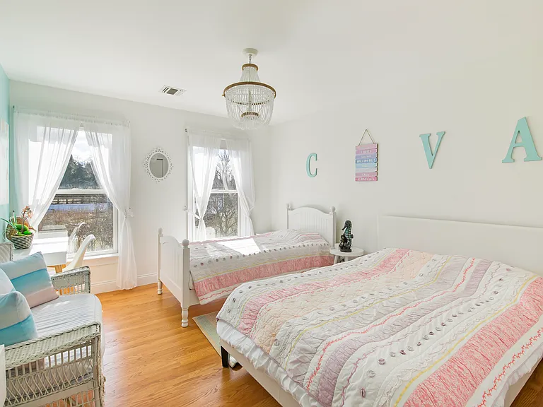 43 Lake Dr — Photo 16