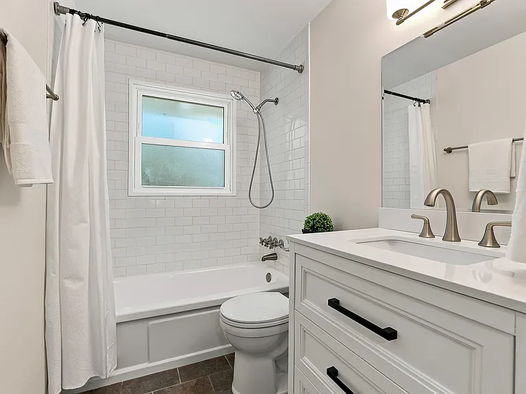 924 Bradford Ln — Photo 18