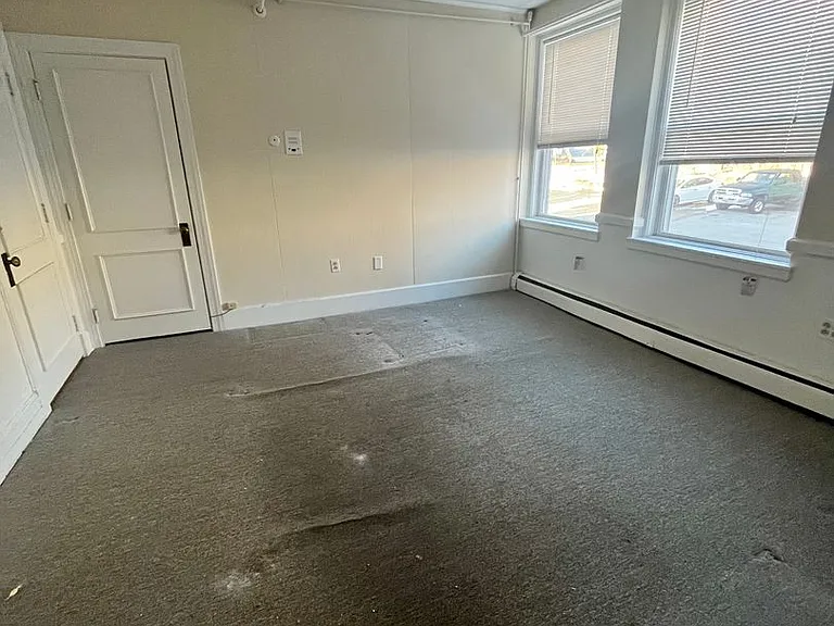 423 Pelham St — Photo 3