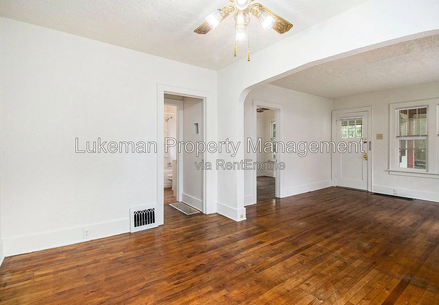 2 bed, 1.0 bath, 873 sqft, $1,300 — Photo 4