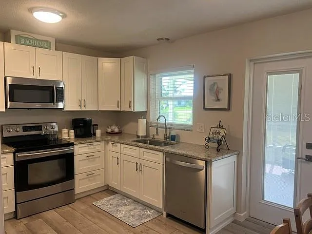 2 bed, 1.0 bath, 858 sqft, $3,500 — Photo 4