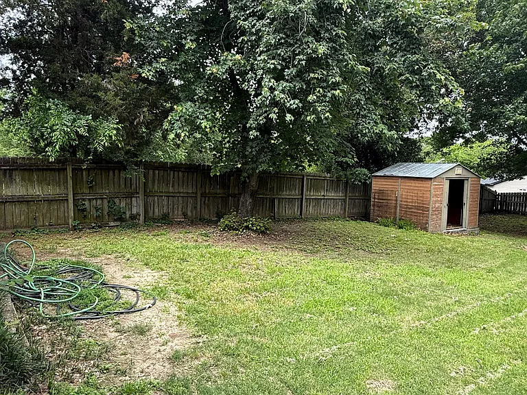 820 Hillside Dr — Photo 25