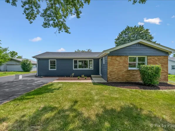 355 Hilltop Dr, North Aurora, IL 60542