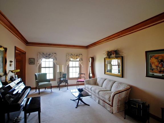 3rd image of 40W723 Willowbrook Dr