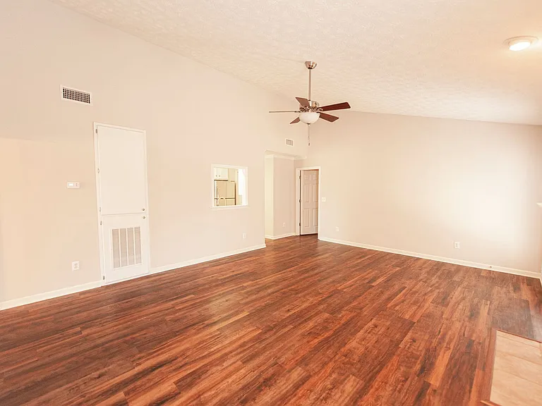 1124 Stafford Dr — Photo 16