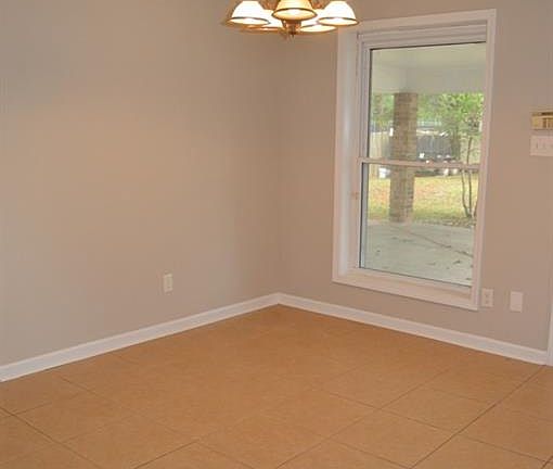 3rd image of 252 Brookwood Dr