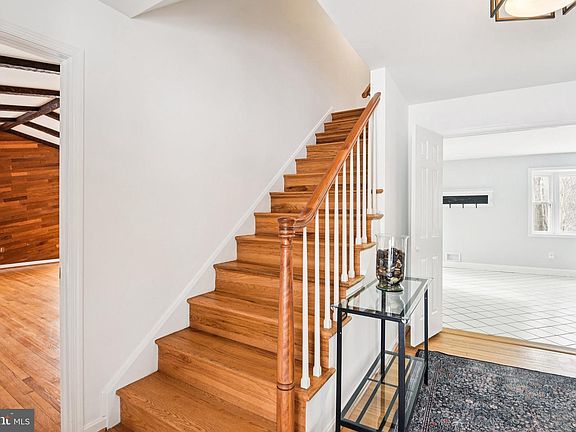 4th image of 4004 Wilkinson Rd