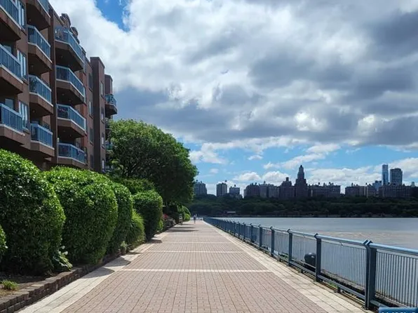 307 Rutledge Ct, Edgewater, NJ 07020
