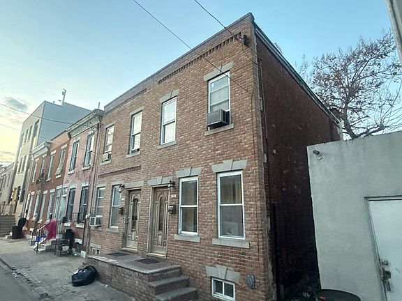2nd image of 709 Daly St
