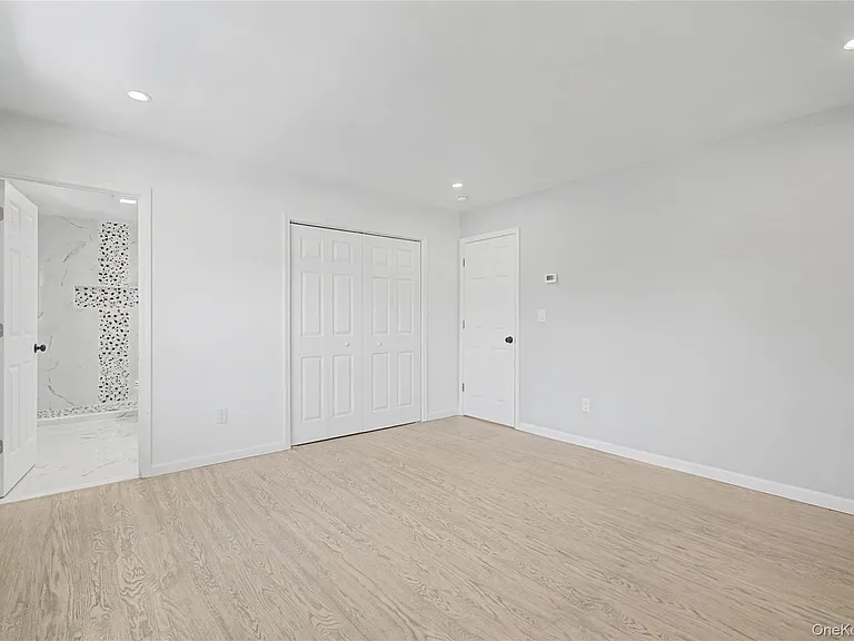 25 Clinton St — Photo 20