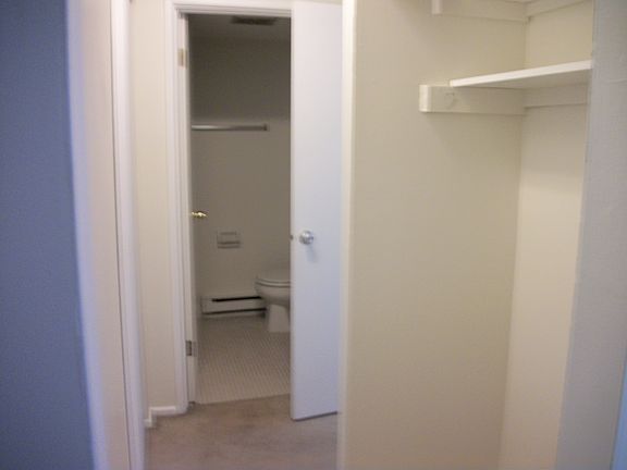 4th image of 3152 Linwood Ave #107
