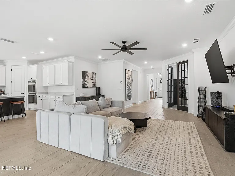 73 Oaklawn Ct — Photo 5