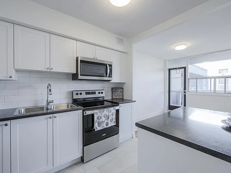1249 N Shore Blvd E — Photo 26