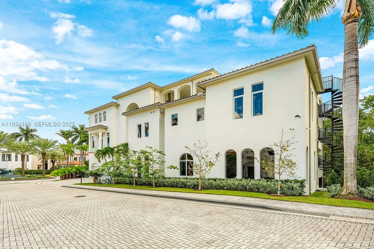 Building Photo - 3912 Island Estates Dr