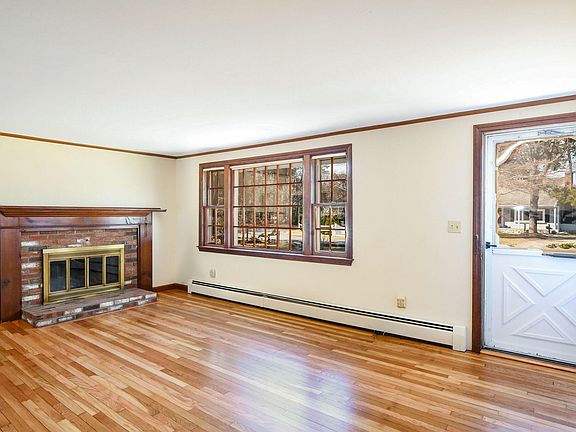 4th image of 48 Captain Noyes Road