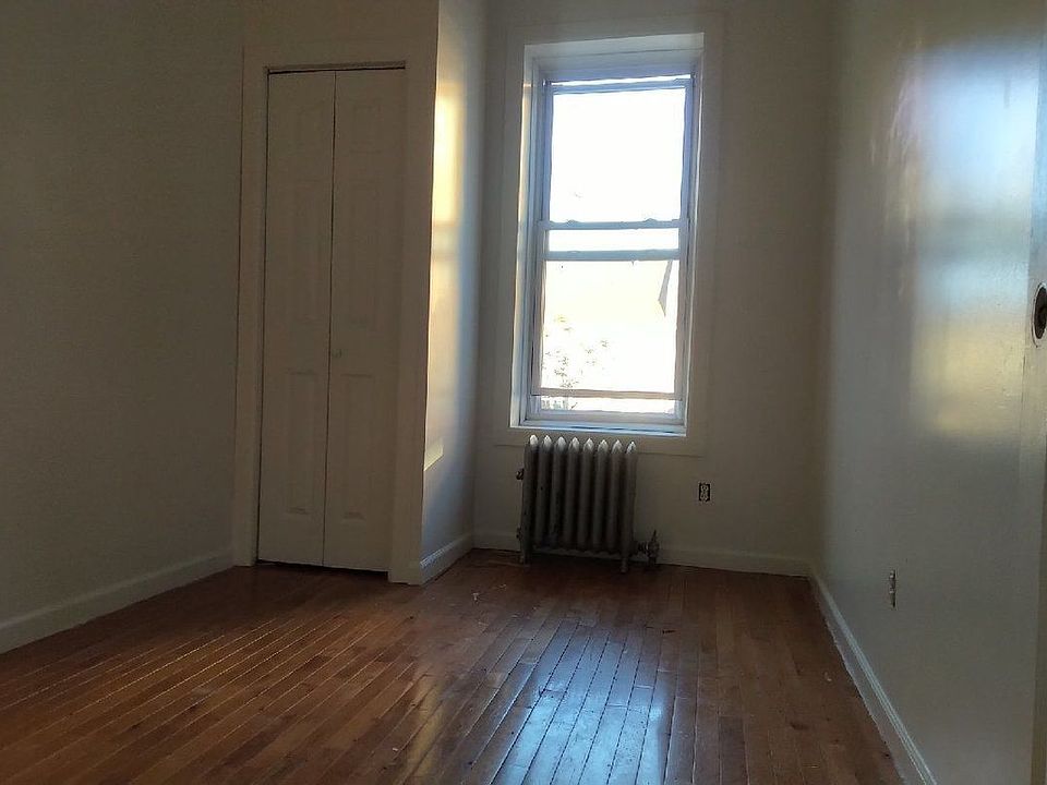 2nd image of 1490 Gates Ave #2