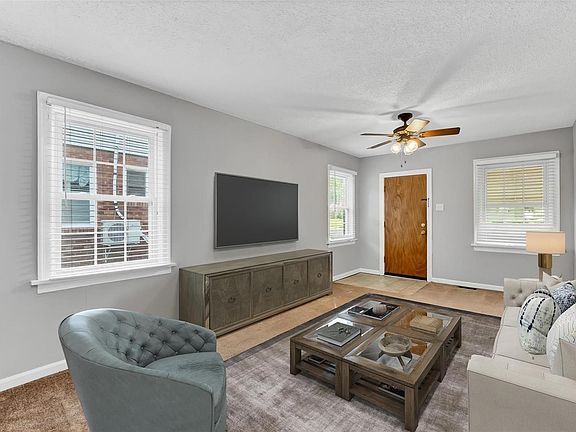 Virtually staged - Super cute living room