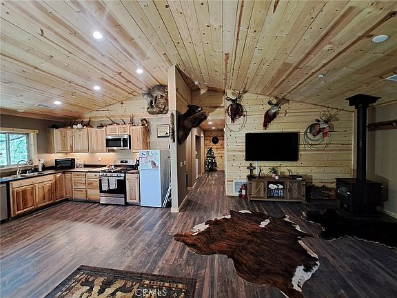 5th image of 5975 Pine Ave