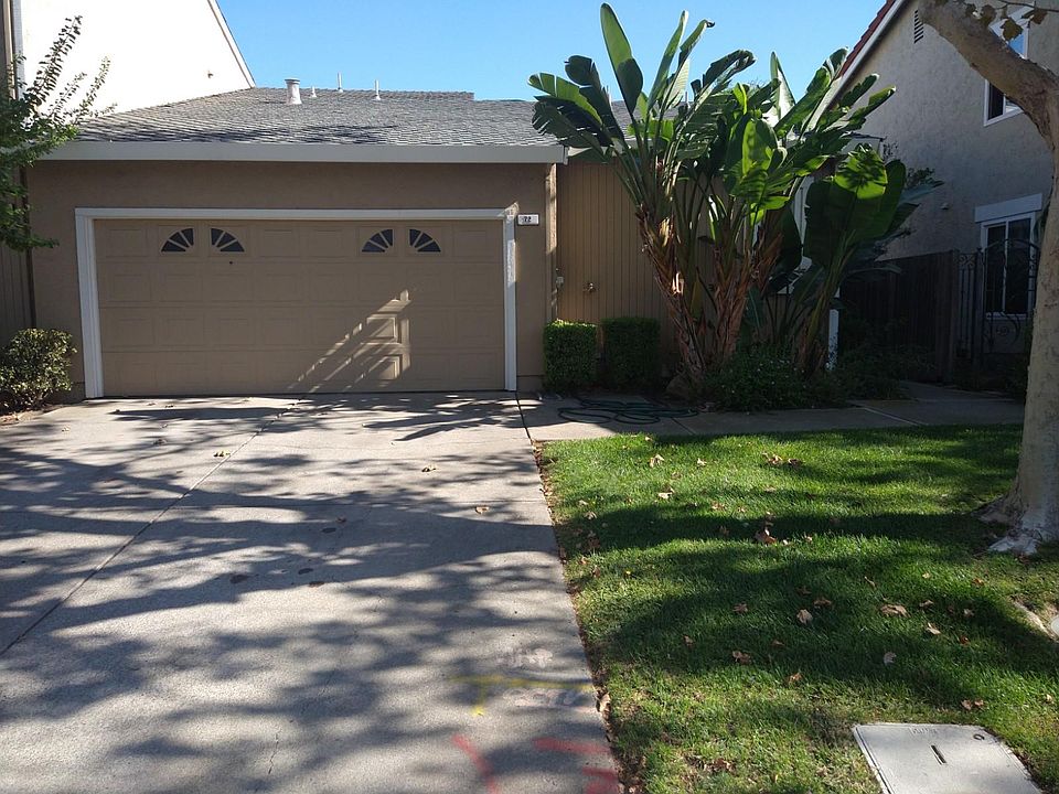 1st image of 72 Edgewater Pl