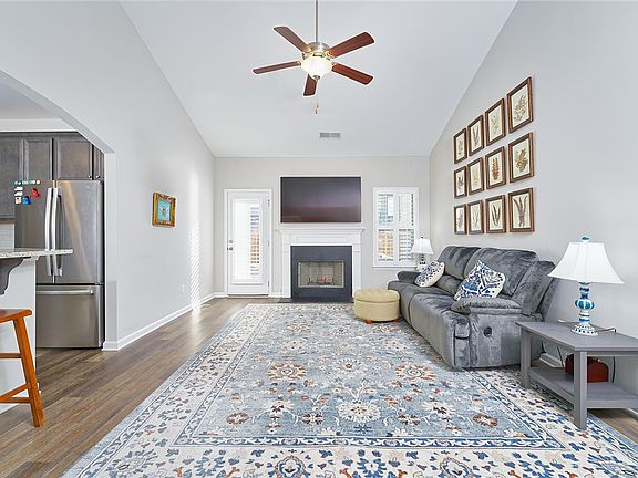 3rd image of 1001 Gwynnes Way