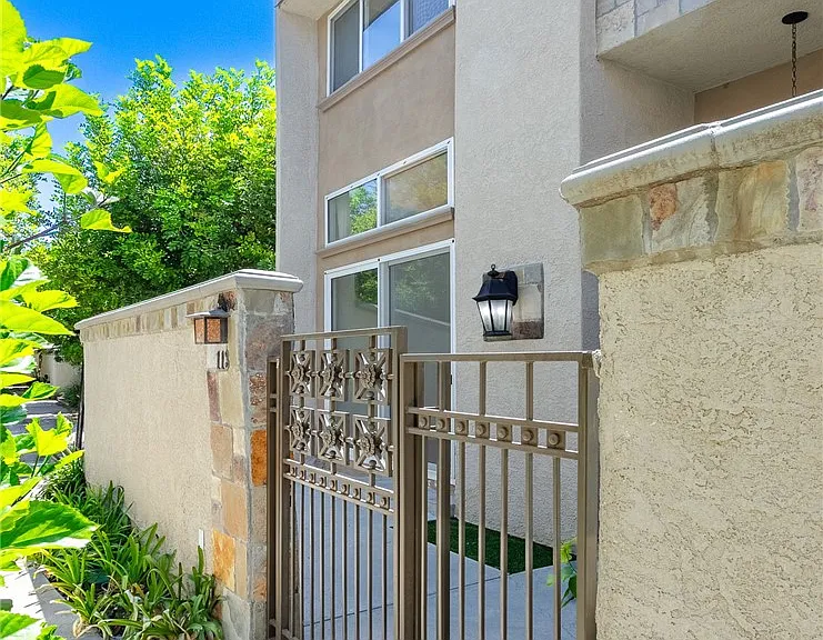 21901 Lassen St #113 — Photo 2