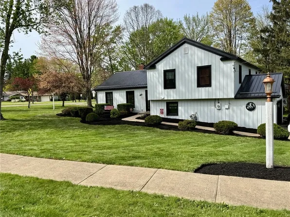 8093 S Park Dr, Garrettsville, OH 44231