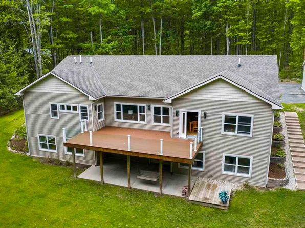 3395 Deere Dr, Petoskey, MI 49770