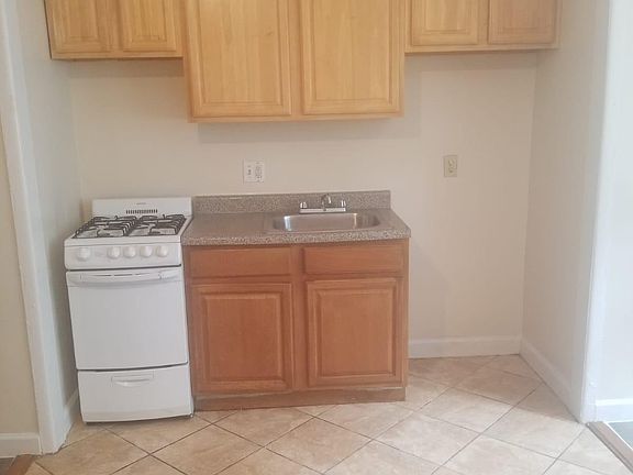 4th image of 323 Sanford Ave #202