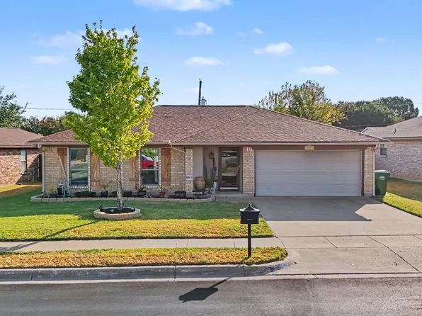 7624 Maplehill Rd, Watauga, TX 76148