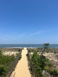 Beach 60 seconds away!