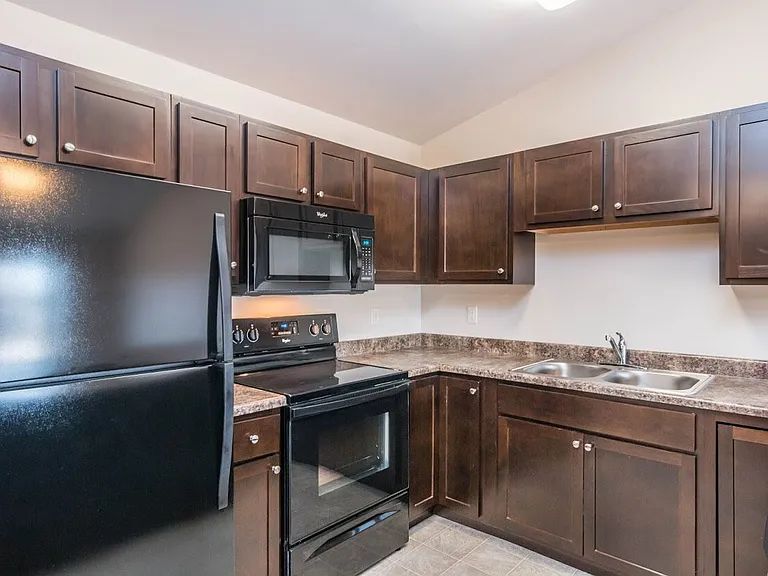 Dakota Pointe — Photo 26