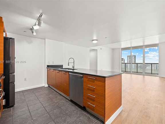 5th image of 50 Biscayne Blvd APT 4111